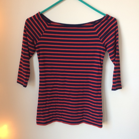 Semi-fitted Off Shoulder Old Navy Tee - Picture 2 of 3